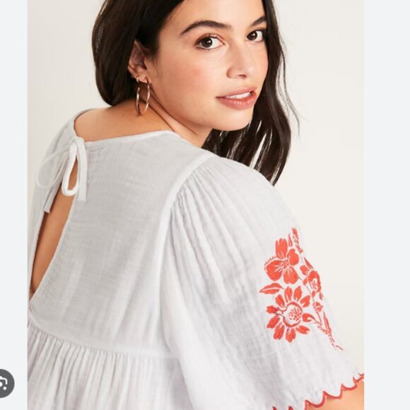 Old Navy Oversized Embroidered Short‑Sleeve Blouse – Women’s S – white lilies - Picture 4 of 13